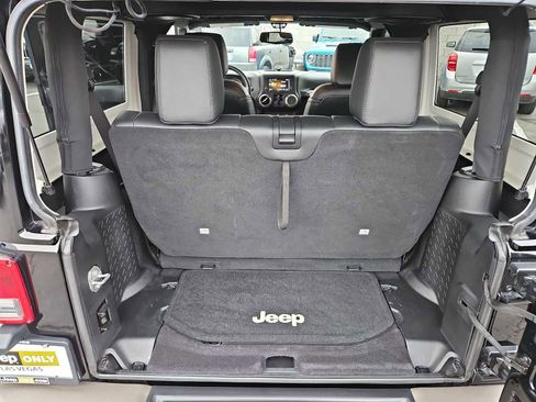 Used 2017 Jeep Wrangler 75th Anniversary image 31