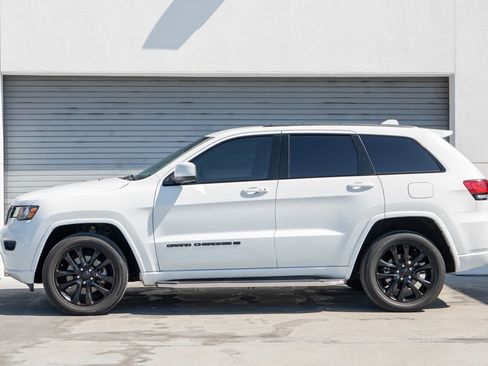 Used 2022 Jeep Grand Cherokee Laredo X AWD/4WD image 6