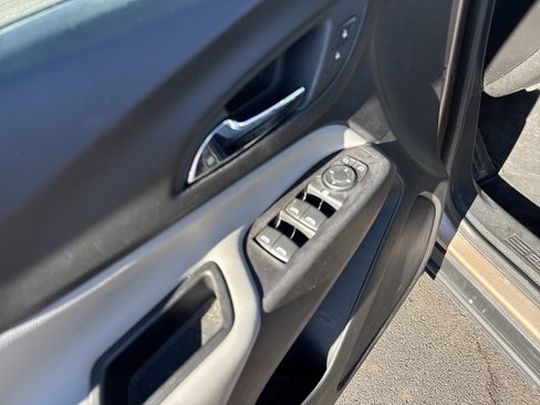 Used 2019 Chevrolet Equinox LS w/ LS Convenience Package image 16