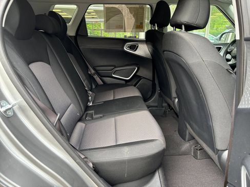 Used 2025 Kia Soul LX w/ LX Technology Package FWD image 36