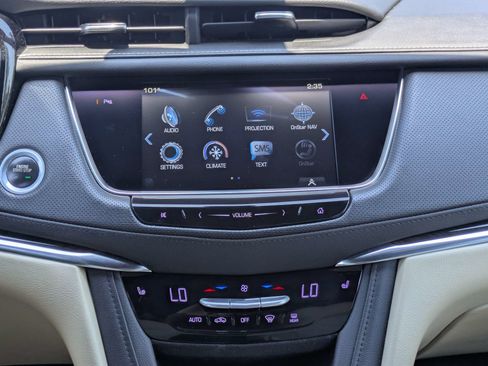 Used 2018 Cadillac XT5 AWD image 5