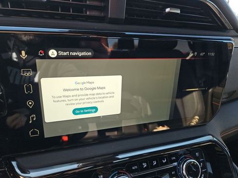 Used 2025 GMC Sierra 2500 AT4 image 14