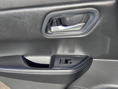Used 2026 Nissan Rogue SV FWD image 17