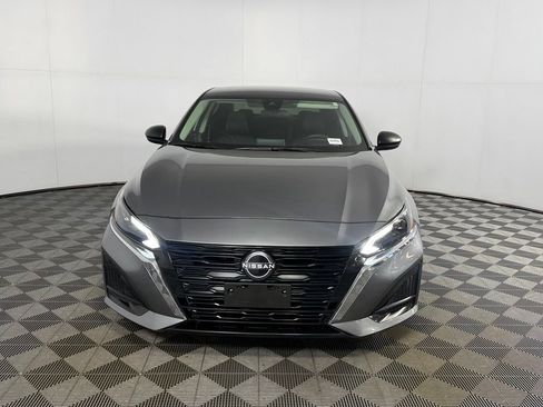 Used 2025 Nissan Altima 2.5 SV FWD image 4