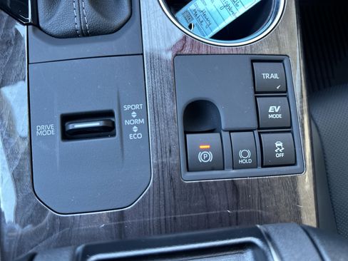 Used 2026 Toyota Highlander Limited image 35