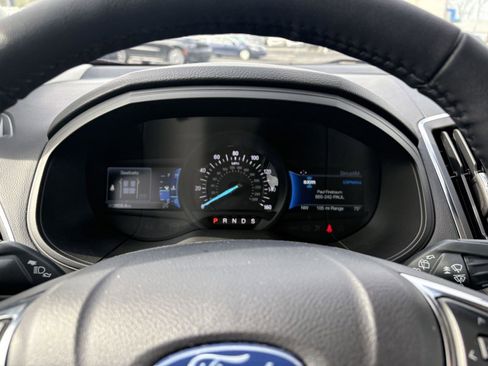Used 2024 Ford Edge Titanium image 18