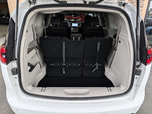 Used 2024 Chrysler Pacifica Touring-L FWD image 32