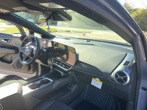 New 2026 Chevrolet Equinox EV LT image 29