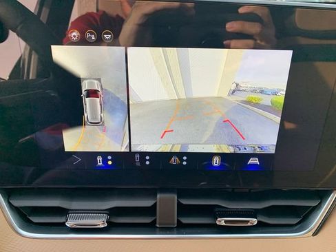 Used 2025 Chevrolet Equinox ACTIV w/ Safety and Technology Package image 27