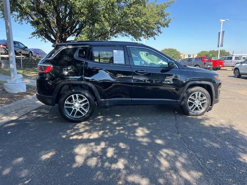 Used 2018 Jeep Compass Latitude w/ Popular Equipment Group image 8