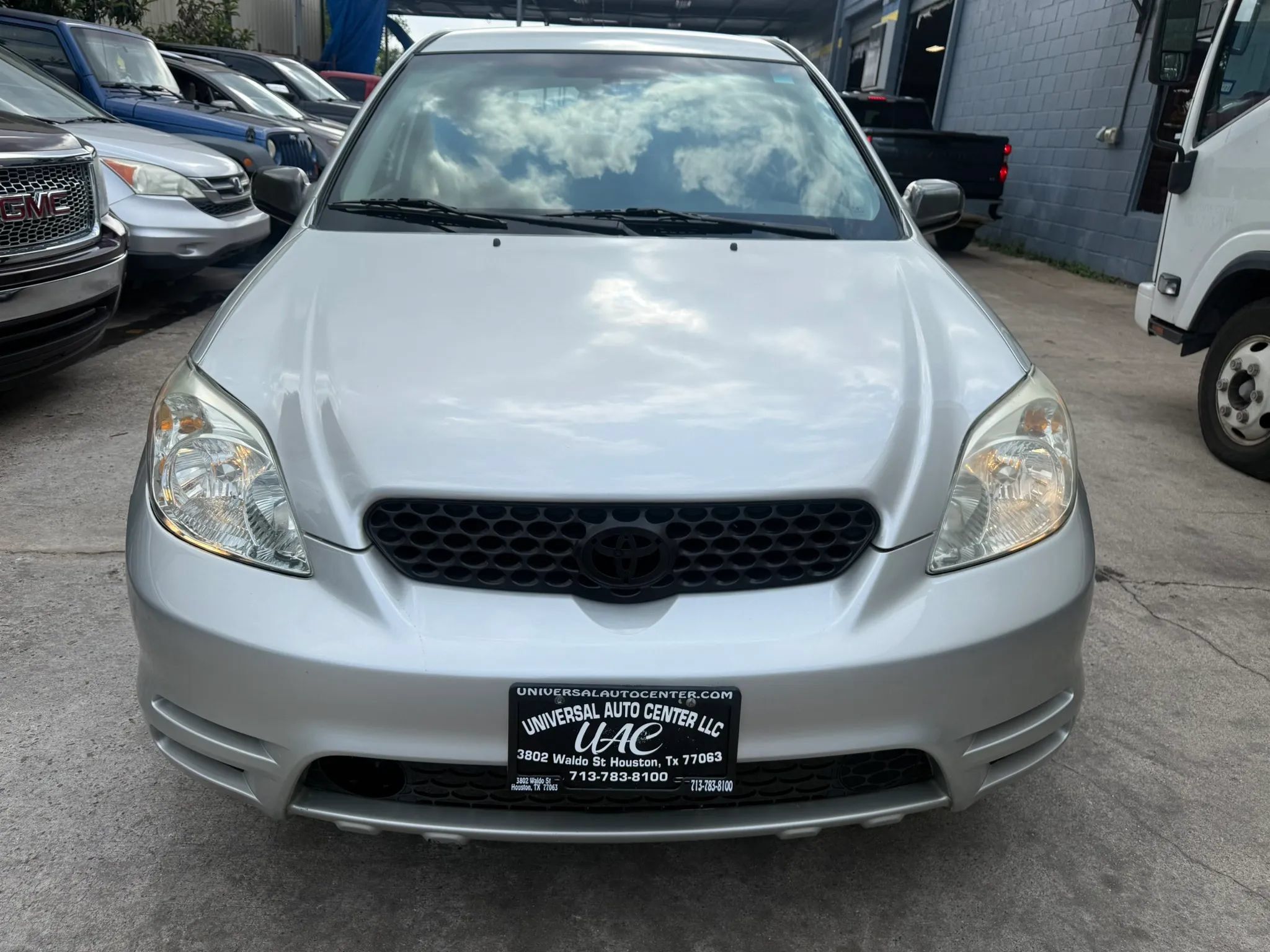 Used 2004 Toyota Matrix FWD image 2