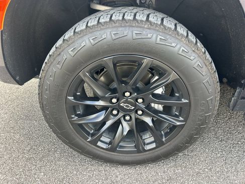 Used 2022 Chevrolet Tahoe Z71 w/ Luxury Package AWD/4WD image 10