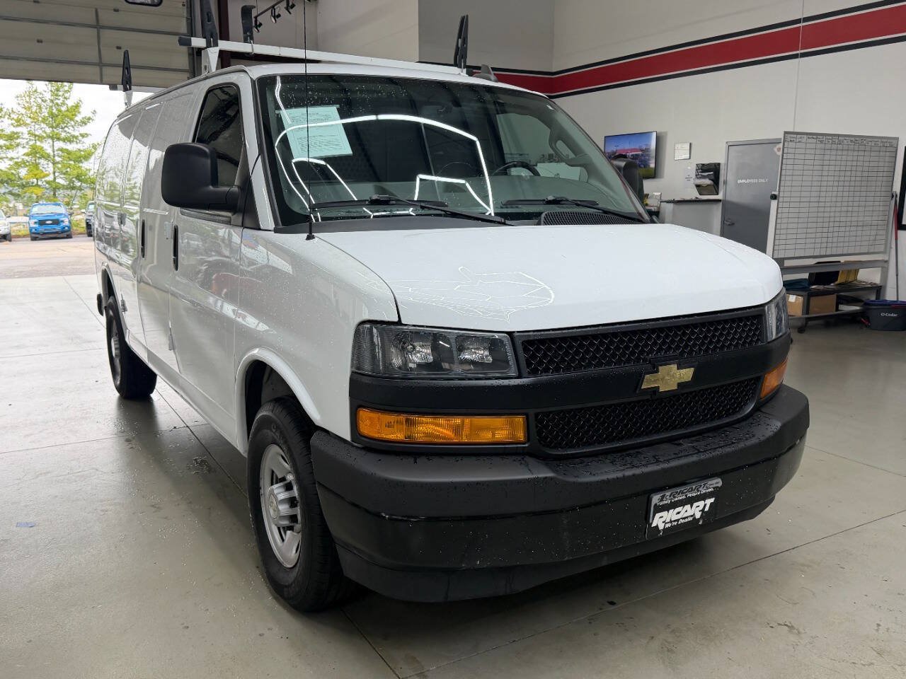 Used 2021 Chevrolet Express 2500 w/ Driver Convenience Package RWD image 1
