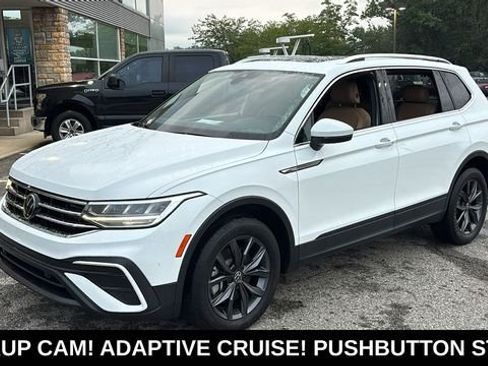 Used 2022 Volkswagen Tiguan SE w/ Panoramic Sunroof Package AWD/4WD image 3