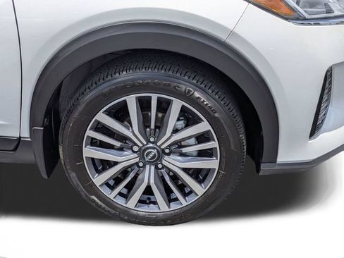 Used 2024 Nissan Kicks SV FWD image 10