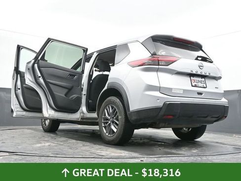 Used 2024 Nissan Rogue S image 71