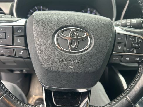 Used 2020 Toyota Highlander XLE w/ Protection Package #3 image 4