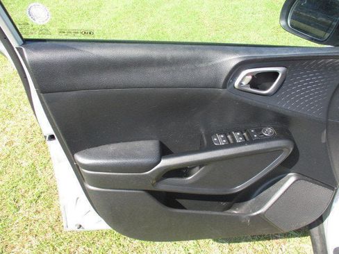 Used 2021 Kia Soul S image 13