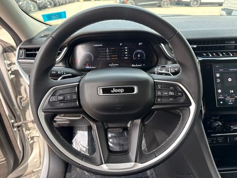 Used 2024 Jeep Grand Cherokee L Laredo AWD/4WD image 10