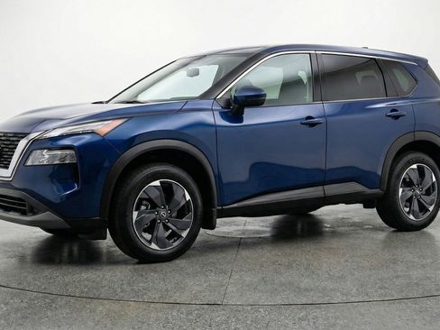 Used 2025 Nissan Rogue SV FWD image 3