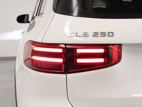 Certified 2025 Mercedes-Benz GLB 250 4MATIC image 11