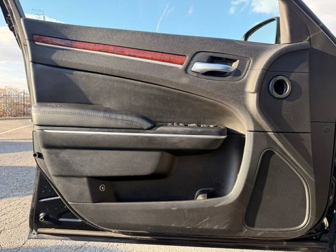 Used 2014 Chrysler 300 image 12