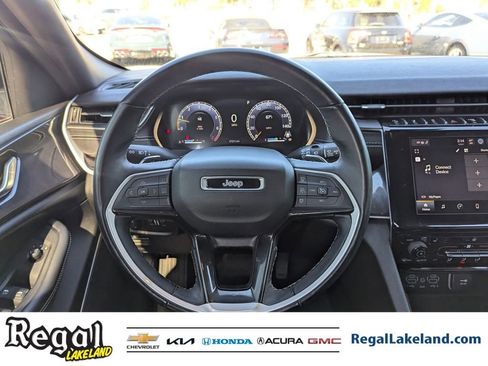 Used 2022 Jeep Grand Cherokee Altitude image 12