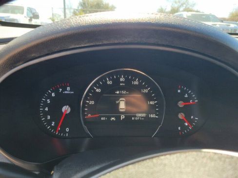 Used 2019 Kia Sorento SX image 17