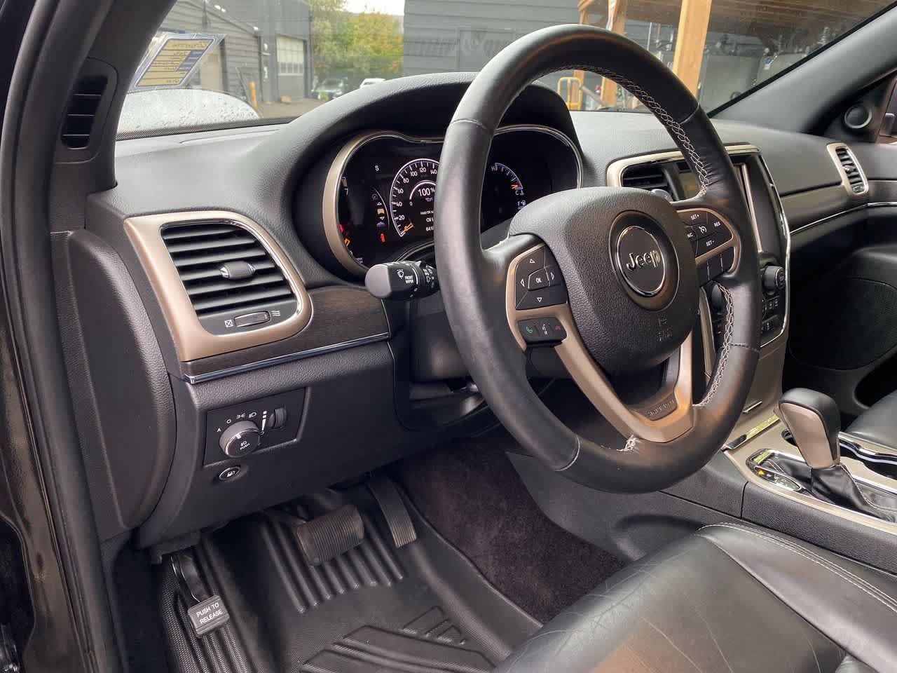 Used 2016 Jeep Grand Cherokee Limited AWD/4WD image 2