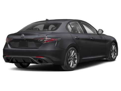 Used 2025 Alfa Romeo Giulia RWD image 4