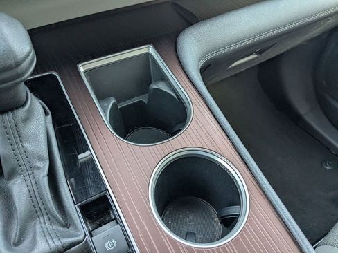 Used 2024 Toyota Sienna LE image 18