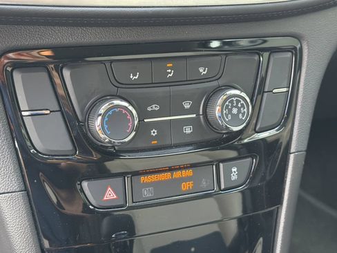 Used 2021 Buick Encore Preferred AWD/4WD image 23