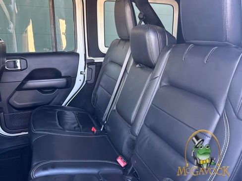 Used 2018 Jeep Wrangler Unlimited Sahara image 18