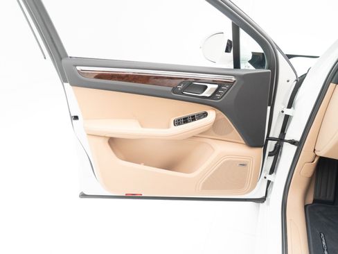 New 2026 Porsche Macan image 20