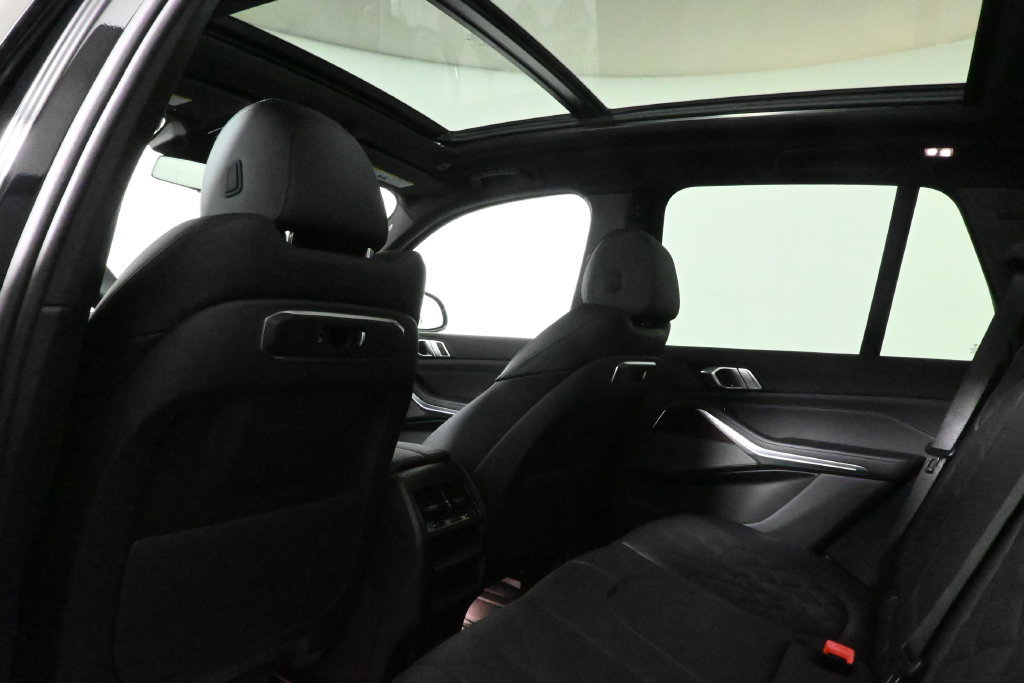 Used 2026 BMW X5 xDrive40i w/ M Sport Package AWD/4WD image 33