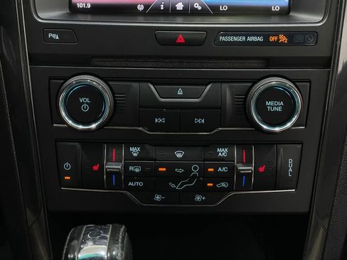 Used 2016 Ford Explorer XLT w/ Equipment Group 202A image 26