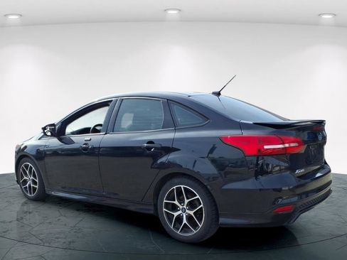 Used 2015 Ford Focus SE w/ SE Sport Package image 3