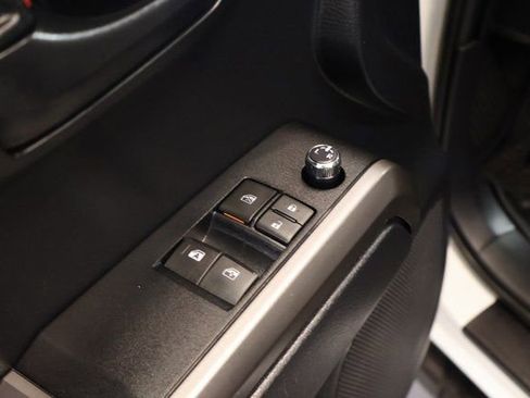 Certified 2018 Toyota Tacoma SR5 image 10