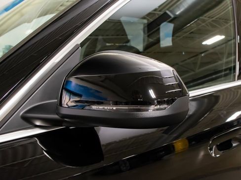 Used 2025 BMW X1 xDrive28i w/ Technology Package image 9