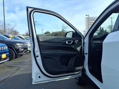 Used 2024 Jeep Compass Trailhawk image 25