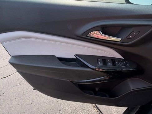 Used 2025 Chevrolet Trax LT image 13