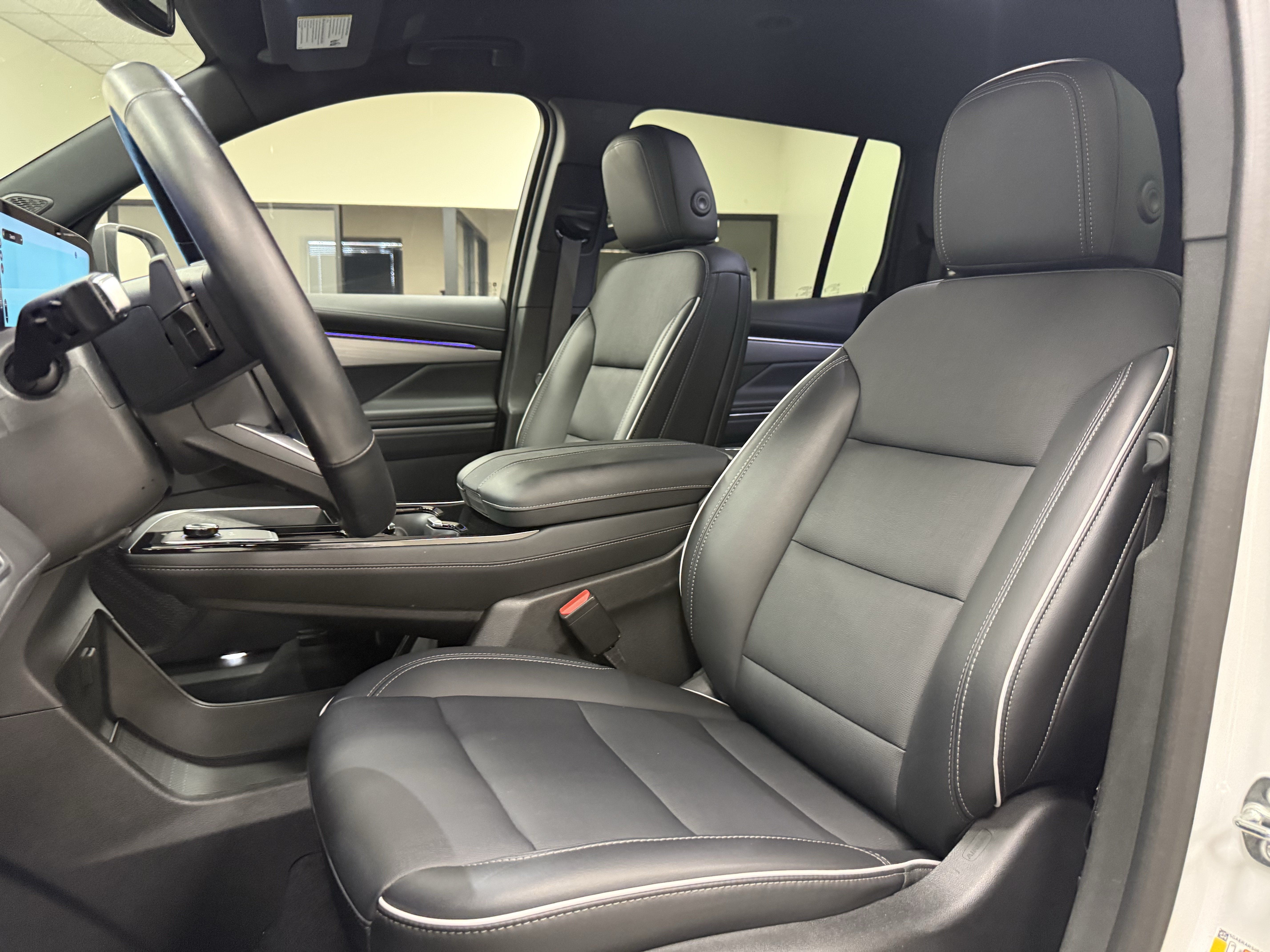 Used 2025 Buick Enclave Preferred FWD image 13