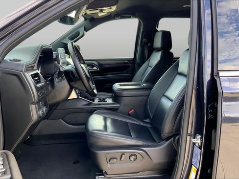 Used 2024 Chevrolet Suburban LT RWD image 8