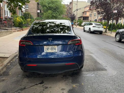 Used 2021 Tesla Model Y Long Range AWD/4WD image 3