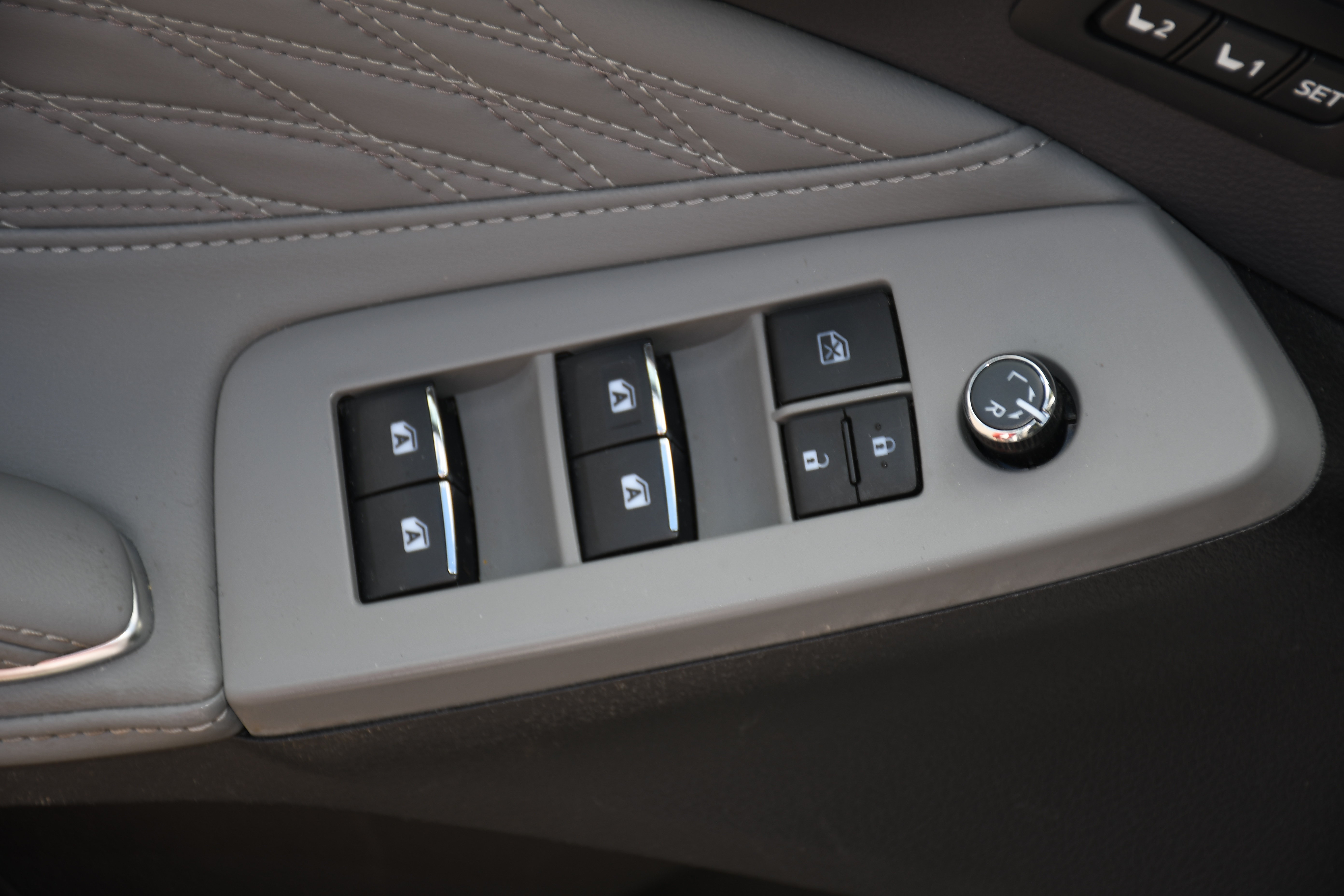 Used 2019 Toyota Avalon Limited w/ Advanced Safety Package FWD image 12