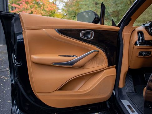 Used 2025 Aston Martin DBX 707 image 8