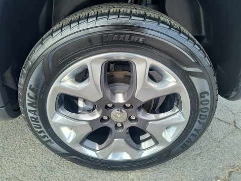 Used 2018 Jeep Compass Limited image 11