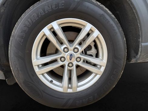 Used 2023 Ford Explorer XLT w/ Equipment Group 202A AWD/4WD image 12