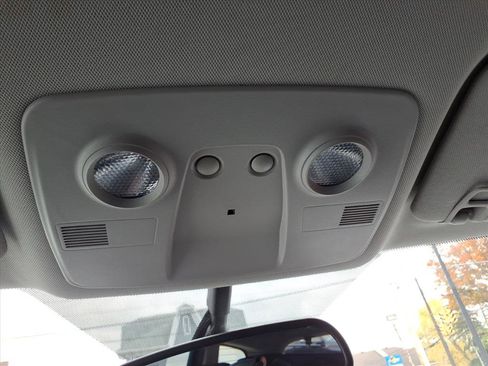 Used 2017 Chevrolet Traverse LT image 30