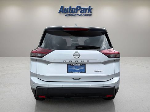 Used 2024 Nissan Rogue SV AWD/4WD image 7